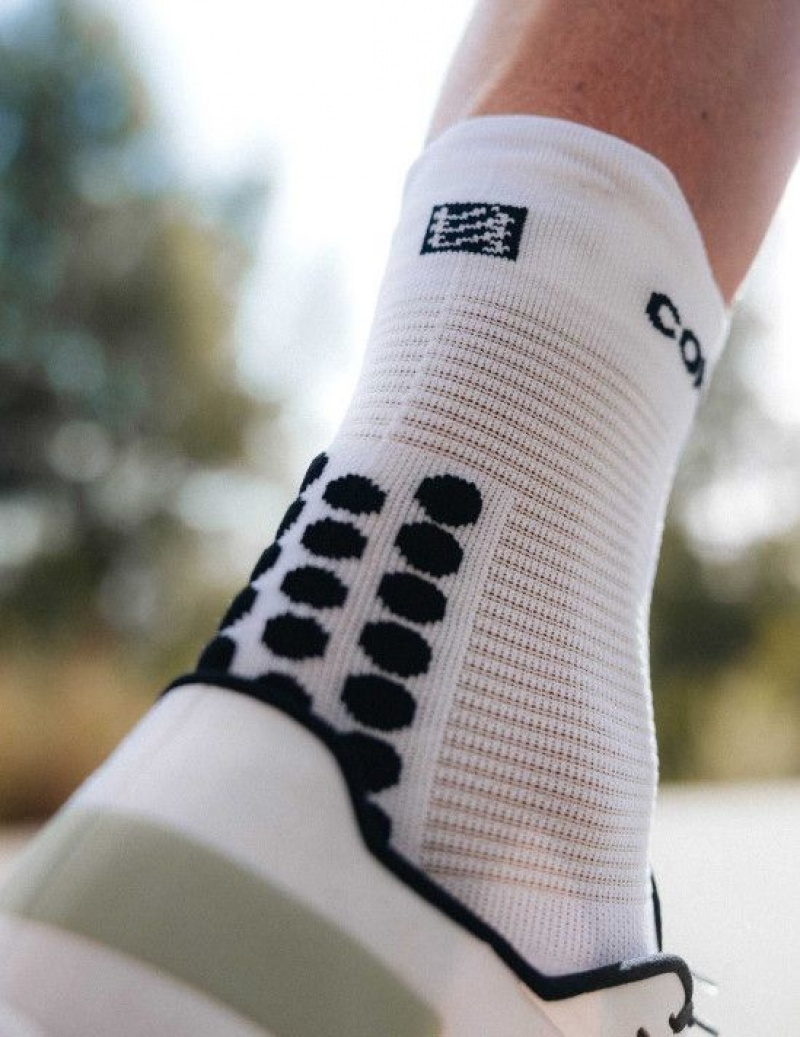 Compressport Pro Racing Socks v4.0 Run High Muške Čarape Za Trčanje Bijele Crne | 543-QIDYAX